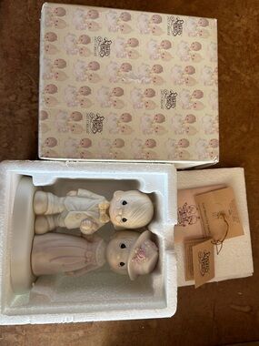 Precious Moments 1986 God Bless Our Family